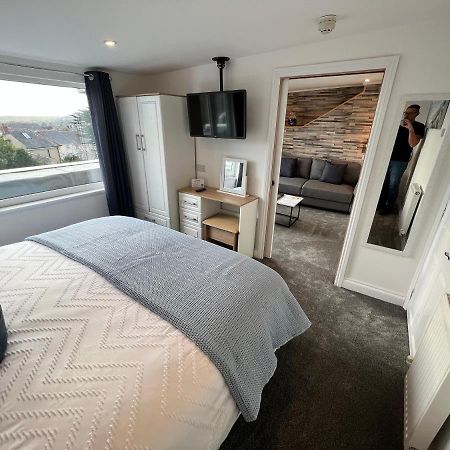 Coach Guest House Tenby Bagian luar foto