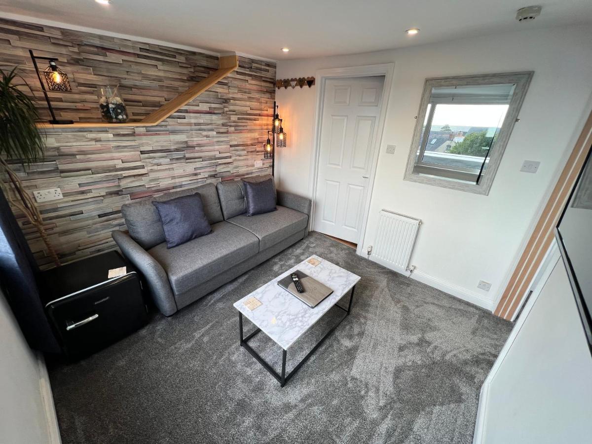 Coach Guest House Tenby Bagian luar foto